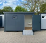 Contenitore sanitario per persone con disabilità. Toilette con rampa. - immagine 2