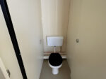 Casetta da bagno 2+1, 3,66 m x 2,74 m con gambe di supporto - immagine 7