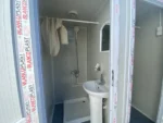 CONTENITORE SANITARIO 1,30 x 2,05 M CON DOPPIA DOCCIA - immagine 2