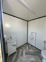 Contenedor sanitario 200 x 200 m con inodoro y urinario - immagine 5